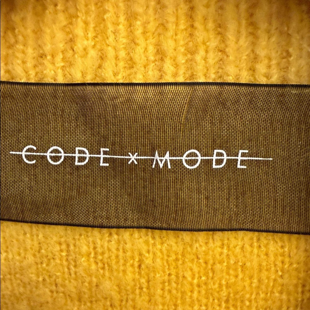 CODE X MODE Charming Yellow Bee Embroidered Sweat… - image 7